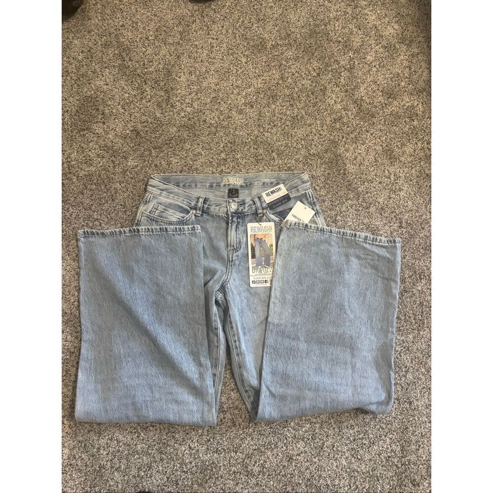 ❤️Forever 21 Rewash Classic Fit A-Line Flare Jeans